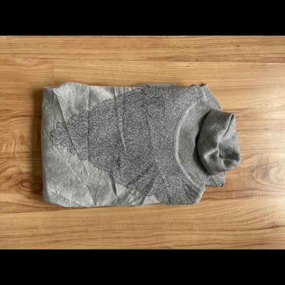 Vera Wang turtle neck - Picture 3 of 5